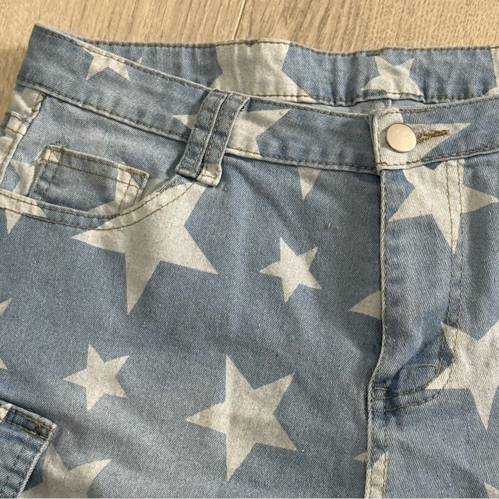 Star-Print Blue Denim Cargo Shorts - Women's - Picture 4 of 8